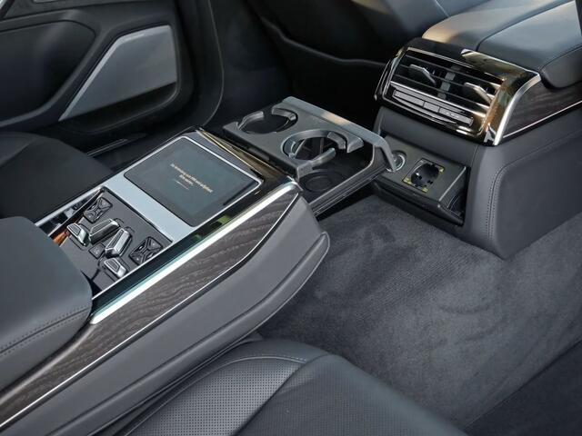 Audi A8 60 TFSI e quattro Lang Panoramadak ACC Bang en Olufsen Head-Up Stoelkoeling Massage 20 Inch