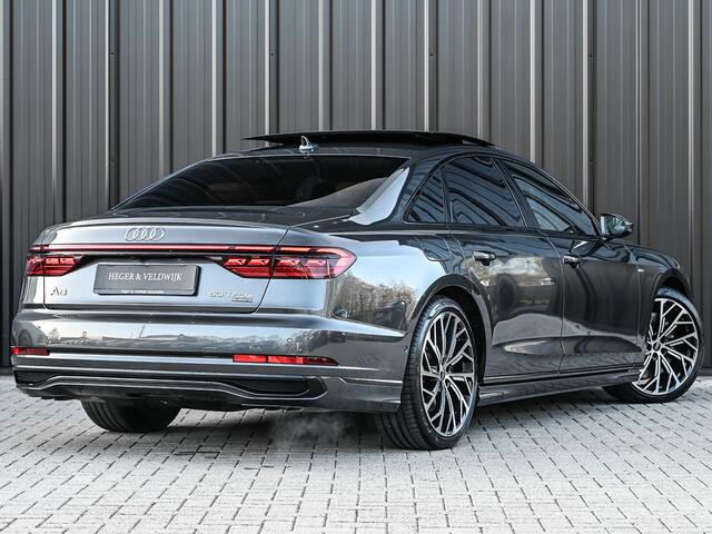 Audi A8 60 TFSI e quattro 463PK S-Line B&O Advanced | Head-Up Display | Achteras besturing | Panorama dak | Trekhaak | Soft-Close | Alcantara hemel bekleding | Carbon inleg | 360 Camera | Standkachel | Adaptive Cruise Control