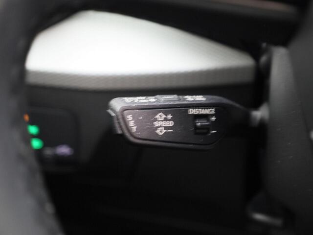 Audi Q2 35 TFSI/150PK S Line · Panoramadak · Navigatie · Stoelverwarming