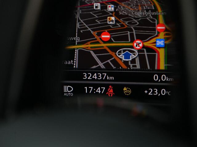 Audi Q2 35 TFSI 150 pk S-tronic Advanced edition / S-Line | Matrix LED | Pano | Stoelverwarming | Cruise | Park Assist | 18 inch