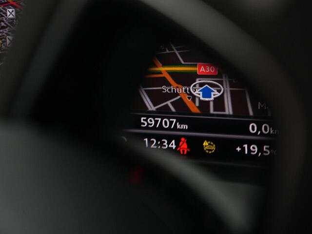 Audi Q2 S Edition 35 TFSI 150 pk S-tronic | Demperregeling | Achteruitrijcamera | Stoelverwarming | Side Assist | Cruise Control | 19 inch
