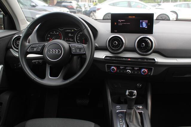 Audi Q2 35 TFSI Business Edition S-Line / Virtual Cockpit / Camera / Apple CarPlay / ACC / DAB / Keyless / 17'' / Matrix LED / Stoelverwarming / Elektr. achterklep