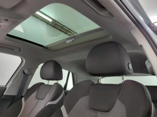 Audi Q2 30 TFSI 110pk Business Edition / Panoramadak / Virtual Cockpit / Navigatie / Camera / 17" LMV