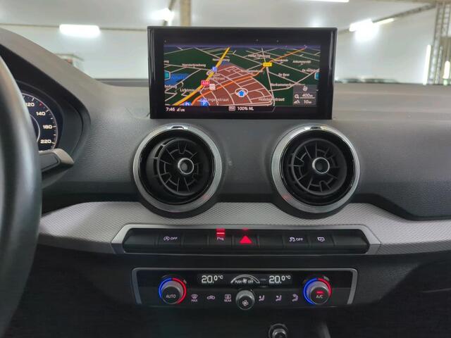 Audi Q2 30 TFSI 110pk Business Edition / Panoramadak / Virtual Cockpit / Navigatie / Camera / 17" LMV