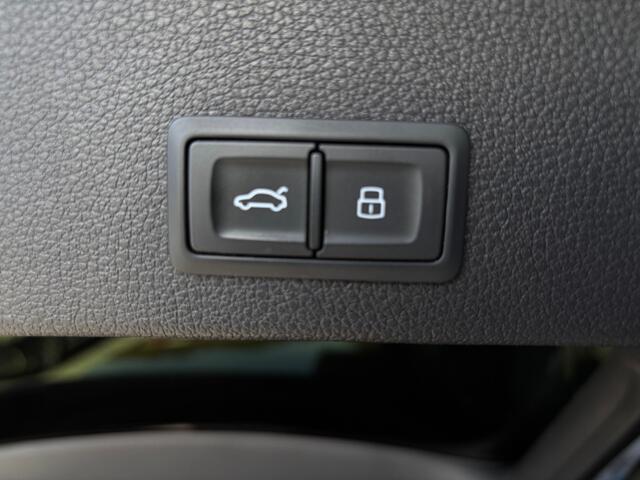 Audi Q2 35 TFSI S-line Matrix Pano Camera