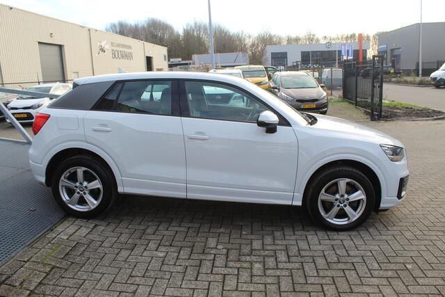 Audi Q2 1.0 TFSI Sport Orig.NL auto/Parkeersensoren rondom/Buitenspiegels verwarmd/Navigatie/Speedlimiter/Bluetooth/Licht metalen velgen
