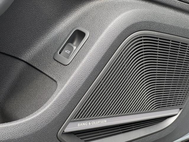 Audi Q2 35 TFSI S-Line Edition #1 Pano Matrix Sfeerverlichting