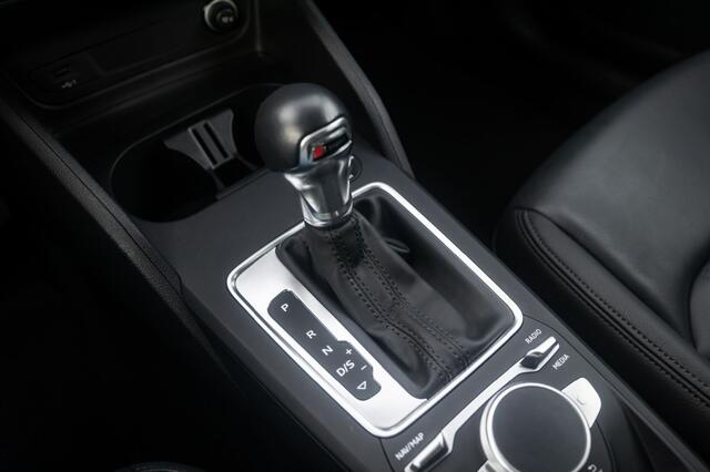 Audi Q2 35 TFSI, S-tronic, S-line, leer, LED, carplay, trekhaak