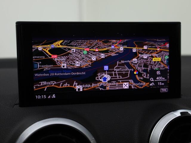 Audi Q2 35 TFSI/150PK S Edition · Stoelverwarming · Camera · Apple/Android Car Play · Leder · Trekhaak