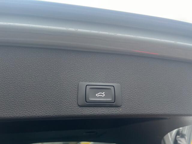 Audi Q2 35 TFSI 150PK Edition one / 3x S-Line / Panoramadak / LED Matrix / Sfeerverlichting / Elektrische Achterklep / Achteruitrijcamera / Sfeerverlichting / Stoelverwarming