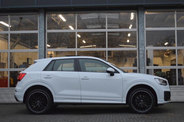Audi Q2 35 TFSI CoD S-Line Aut. Led Panorama Virtual Camera Afn.trekh Keyless Pdc