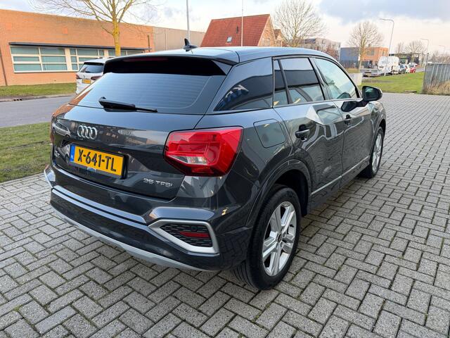 Audi Q2 35 TFSI S Edition Camera | App connect