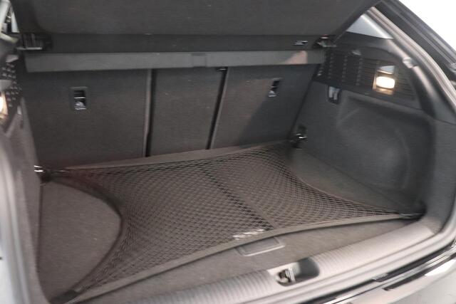 Audi Q2 35 TFSI S Edition | Parkeersensoren | Trekhaak | Stoelverwarming | Matrix LED | Elektr achterklep | Navigatie |