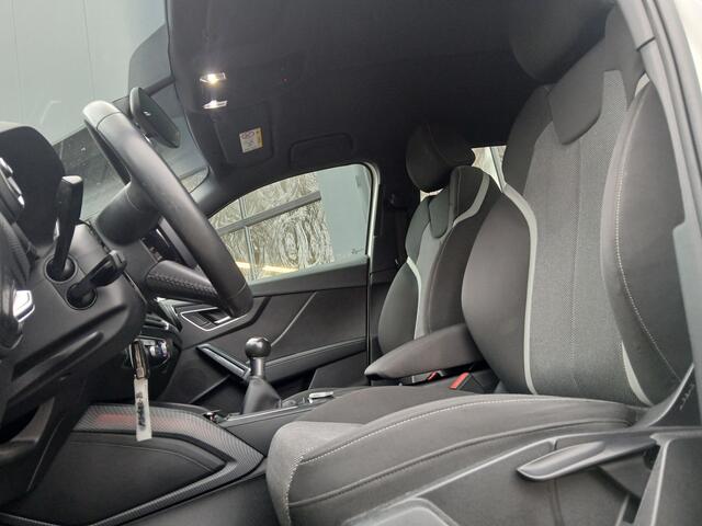 Audi Q2 1.0 TFSI / camera / trekhaak