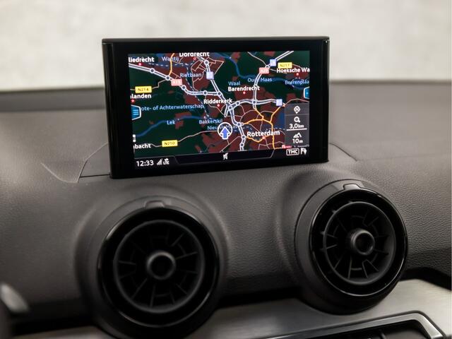 Audi Q2 1.4 TFSI S-Line Sport 150Pk (2X S-LINE, GROOT NAVI, CLIMATE, LEDER, LED KOPLAMPEN, SPORTSTOELEN, CRUISE, ZWART HEMEL, NIEUWE APK, NIEUWSTAAT)