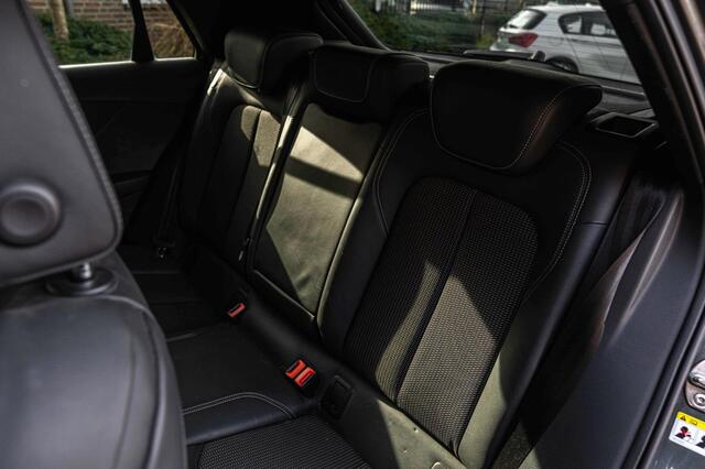 Audi Q2 40 TFSI quattro S Edition 250 PK Aut. 3x S-Line Trekhaak Stoelverwarming Half Leder 19''