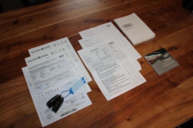 Audi Q2 40 TFSI quattro S Edition 250 PK Aut. 3x S-Line Trekhaak Stoelverwarming Half Leder 19''