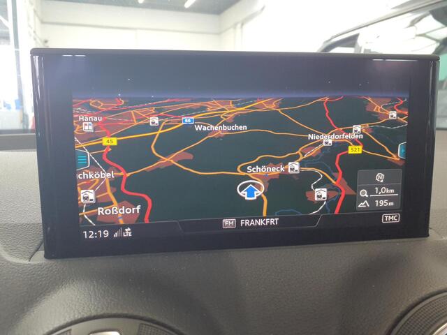 Audi Q2 35 TFSI 150pk Automaat Business Edition / Stoelverwarming / LED / Camera