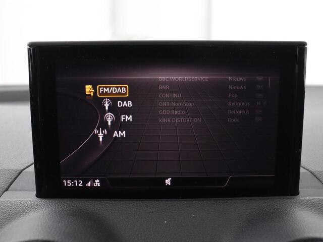 Audi Q2 35 TFSI S Edition | Leder | Automaat | Cruise Control | Navigatie | Trekhaak afneemaar | LED | DAB | Bleutooth