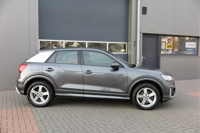 Audi Q2 1.0 TFSI 116pk S-Tronic 2x S-Line Trekhaak , Navigatie , Led , Parkeersensoren, LMV , Telefoonintegratie , etc.