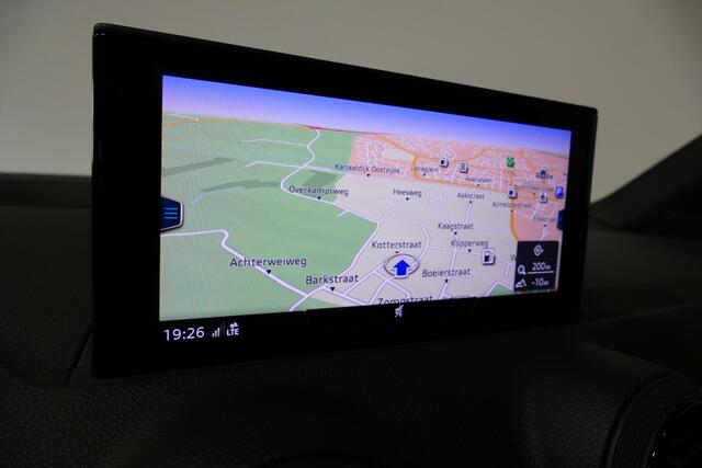 Audi Q2 2.0 TFSI quattro Sport Edition #1 / S line / Panoramadak / Carbon-pakket Audi Exclusive / Apple Carplay - Android Auto / Stoelverwarming / Full LED / Audi Sound System / Keyless / 19'' LMV / Adaptive Cruise Control / Navigatie / PDC / Grootlichtassistent