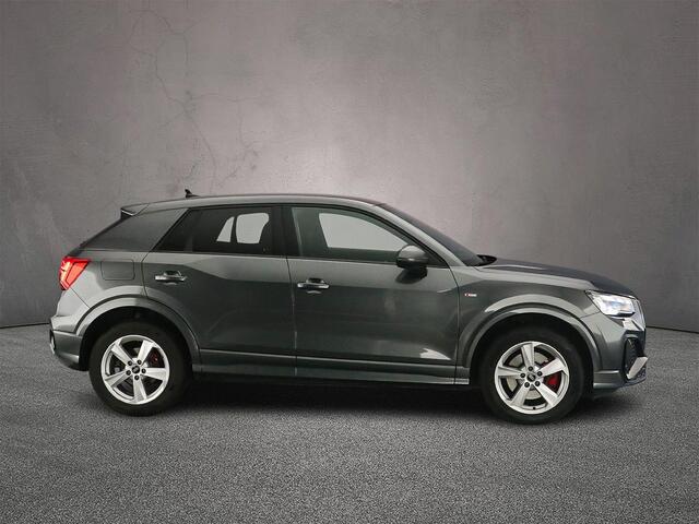 Audi Q2 35 TFSI S Edition | Apple/Android Play | Adpative Cruise | Camera | Matrix LED | Sfeerverlichting | Comfort-pakket plus | Assistentie pakket Parking |