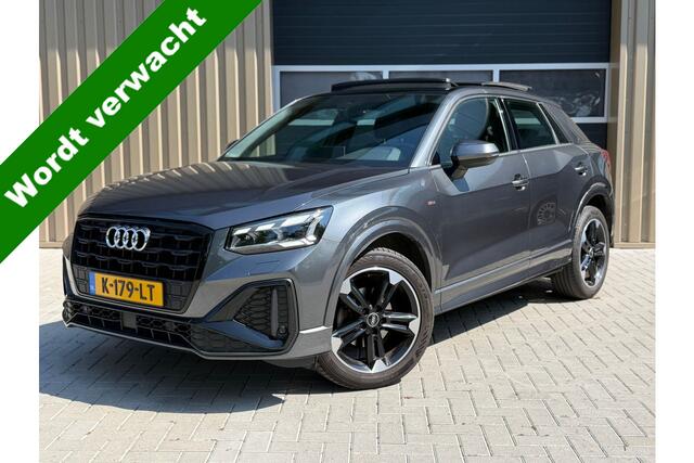 Audi Q2 35 TFSI 150 pk S Edition / Pano-Dak/ Matrix-LED/ S-line/ Camera/ Daytona-Grau 18''LMV