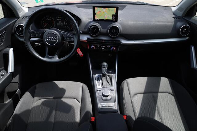 Audi Q2 35 TFSI epic NL auto, dimmende binnenspiegel, hill hold, 17" LMV, climatronic, sportstoelen, parkeersensoren, navigatie en cruise control
