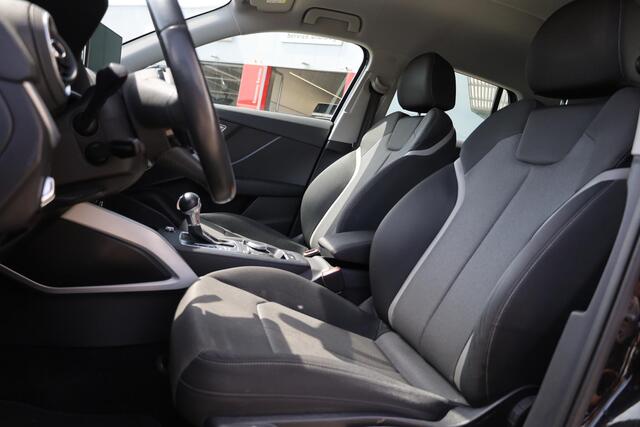 Audi Q2 35 TFSI epic NL auto, dimmende binnenspiegel, hill hold, 17" LMV, climatronic, sportstoelen, parkeersensoren, navigatie en cruise control