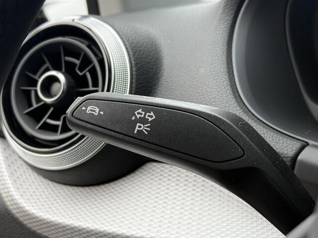 Audi Q2 35 TFSI S-Line Automaat l Matrix LED l Camera l Stoelverwarming l Carplay