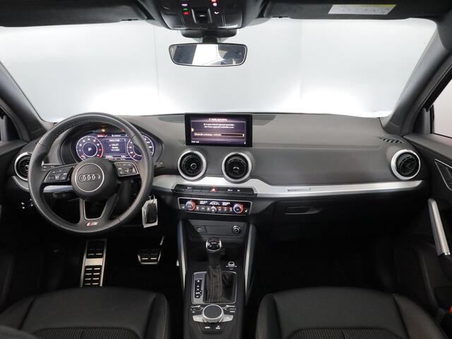 Audi Q2 35 TFSI S Edition 150 pk S-tronic | Navigatie | Panoramadak | Parkeersensoren achter | Autom. airco | Stoelverwarming | S-Line |