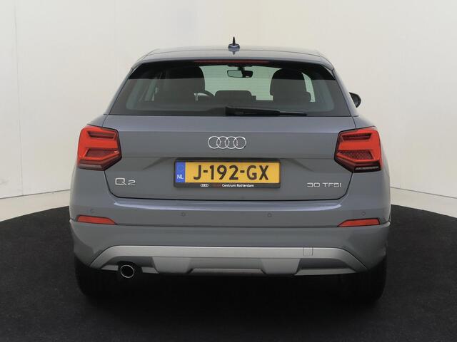 Audi Q2 30 TFSI epic | Virtual cockpit | Cruise control | Parkeersensoren achter | Stoelverwarming | Navigatie | Carplay | Sfeerverlichting | 2-zone airco |