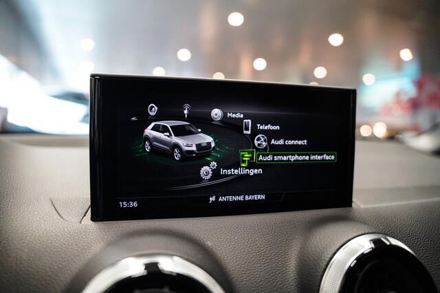 Audi Q2 35 TFSI S-Line Groen Zwart|Leder|Camera|Car play|19 inch