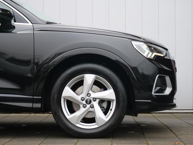 Audi Q3 35 TFSI 150pk S edition Automaat Navigatie / Stoelverwarming / LED / Sportstoelen