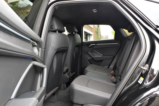 Audi Q3 Sportback 45 TFSI e S-LINE ACC, Leder, 20 Inch, Achteruitrijcamera, Navigatie