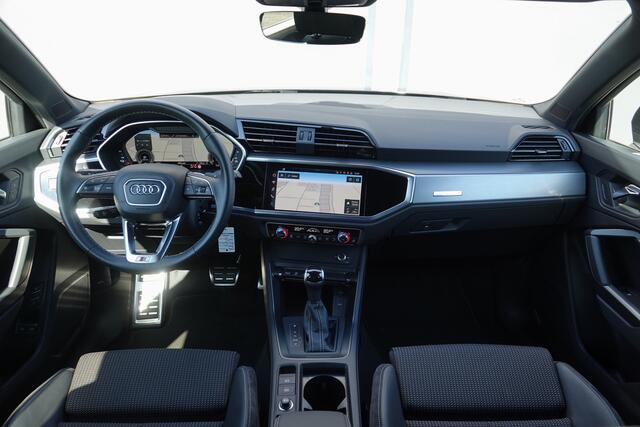 Audi Q3 45TFSI-e 245Pk S-Tronic | Plug In Hybrid | S-Line | Black optiek | Virtual Cocpit | Achteruitrijcamera | Panoramadak | 20'' | Mythoszwart