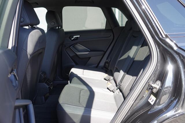 Audi Q3 45TFSI-e 245Pk S-Tronic | Plug In Hybrid | S-Line | Black optiek | Virtual Cocpit | Achteruitrijcamera | Panoramadak | 20'' | Mythoszwart