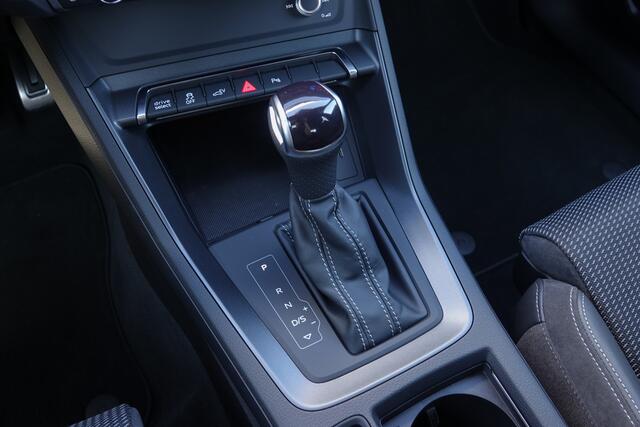 Audi Q3 45TFSI-e 245Pk S-Tronic | Plug In Hybrid | S-Line | Black optiek | Virtual Cocpit | Achteruitrijcamera | Panoramadak | 20'' | Mythoszwart