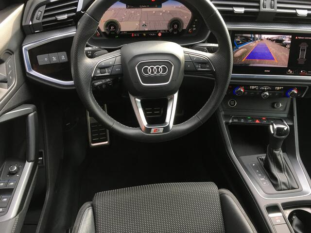 Audi Q3 Sportback 45 TFSIe 245 pk S-line Black Pano