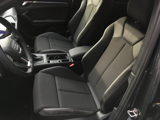 Audi Q3 Sportback 45 TFSIe 245 pk S-line Black Pano