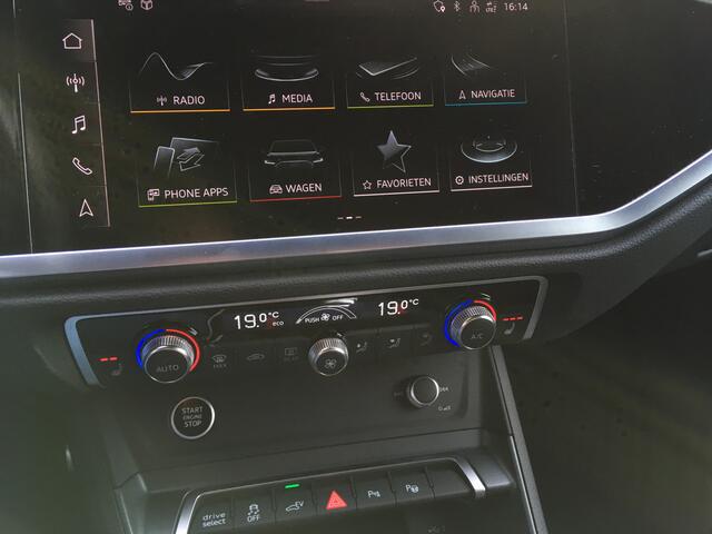 Audi Q3 Sportback 45 TFSIe 245 pk S-line Black Pano