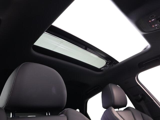 Audi Q3 Sportback 45 TFSI e S Edition 245 pk S-tronic | Navigatie | Panoramadak | Parkeersensoren | Achteruitrijcamera | Adaptieve cruise control | Stoelverwarming | S-line |