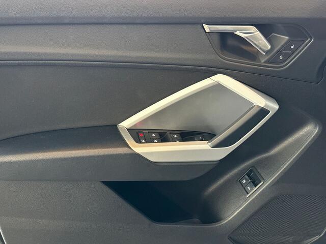 Audi Q3 45 245pk TFSI e S edition / Audi virtual cockpit / Adaptive cruise control / Parkeerhulp achter