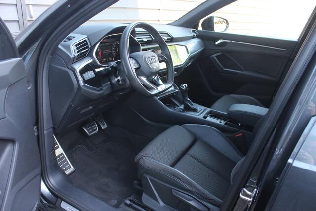 Audi Q3 35 TFSI S edition - PANODAK - BLACK OPTIC - TREKHAAK - CAMERA - ADAPT. CRUISE -