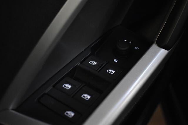 Audi Q3 35TFSI 150PK S-TRONIC PRO LINE VIRTUAL/PDC/CARPLAY