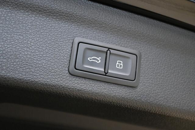 Audi Q3 35 TFSI 150pk S Line edition one | Leder | 360° Camera | Keyless | Trekhaak | 100% (Dealer) onderhouden label | ALL-IN RIJKLAARPRIJS