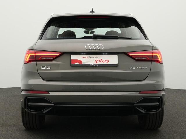 Audi Q3 S edition 45 TFSI e 180 kW / 245 pk S-tronic | Camera | Leder | Standkachel | 20 inch