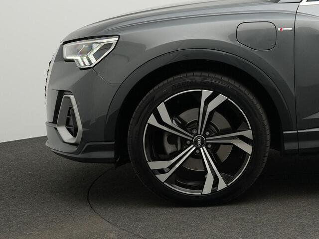 Audi Q3 Sportback S Edition 45 TFSI e 180 kW / 245 pk S-tronic | Panoramadak | Trekhaak | Rondomzicht camera | Stuur-/stoelverwarming | Leder/alcantara | Navigatie | 20 inch