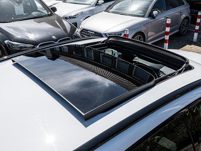 Audi Q3 45 TFSI e S-Line PANO 20 INCH ELEK STOEL ELEK TREKHAAK LED CAMERA BOMVOL!!