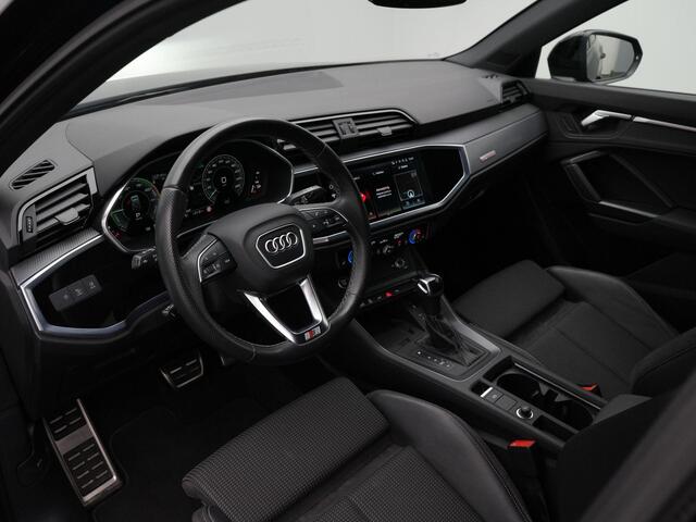 Audi Q3 S edition 45 TFSI e 245 pk | Pano | Adaptive cruise control | Navi | 19 inch | Achteruitrijcamera |